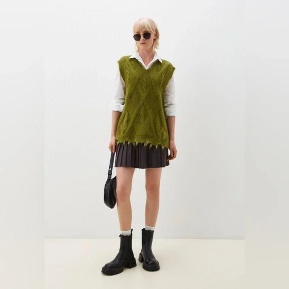 JNBY Green Cable Knit Sweater Vest - Picture 2 of 10